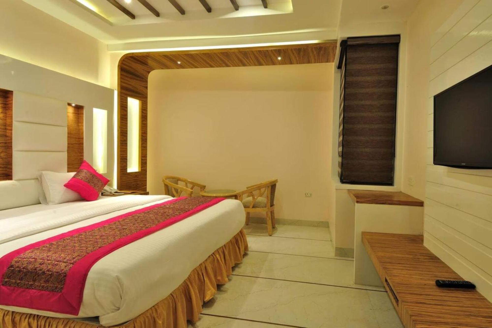 Hotel Ambs Nysha Plaza Zion Near Igi Airport